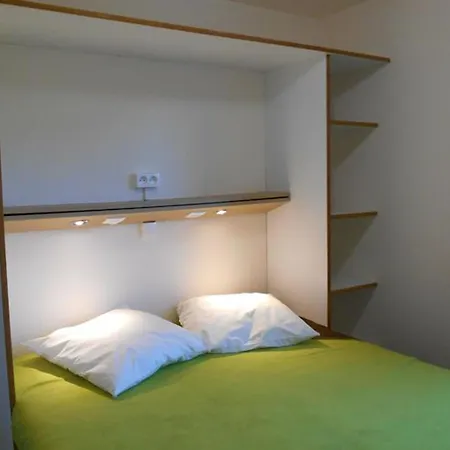 Cosy Avec Terrasse - 2 Chambres, 4 Personnes - Api-1-52-350 *
